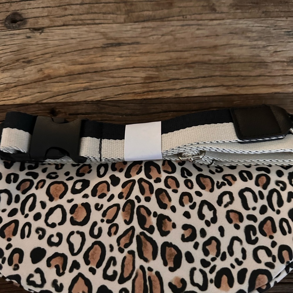 Brighton 🖤 Wild Cat Animal Print Belt Bag - NWT - Picture 2 of 2
